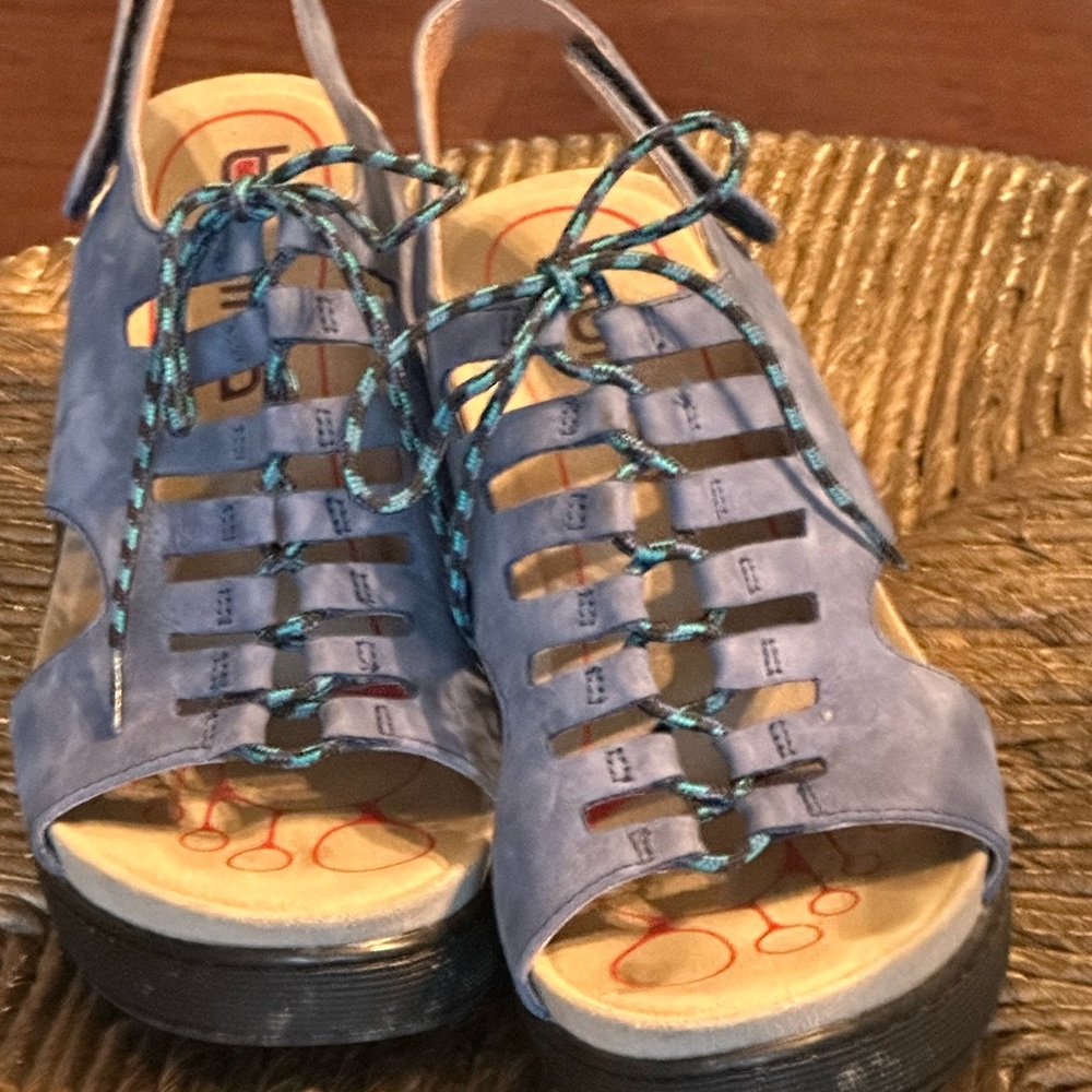 Bionico sandals blue size 8 like new3 inch platform